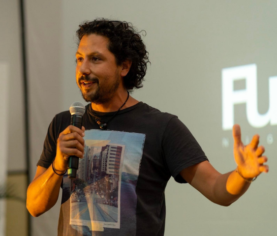 Richard Kappel speaking on stage